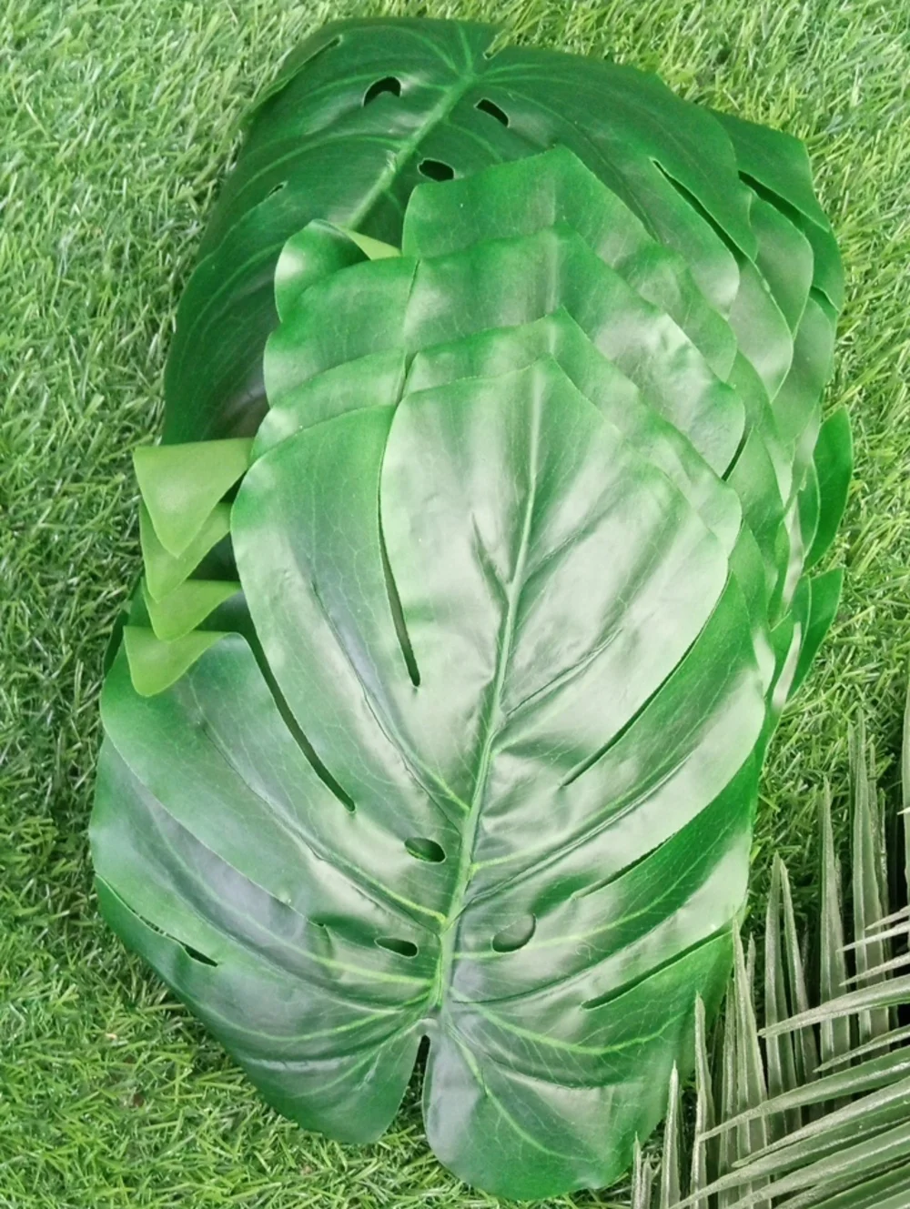 💩 Tropical Faux Palm & Monstera Leaf Set - Green